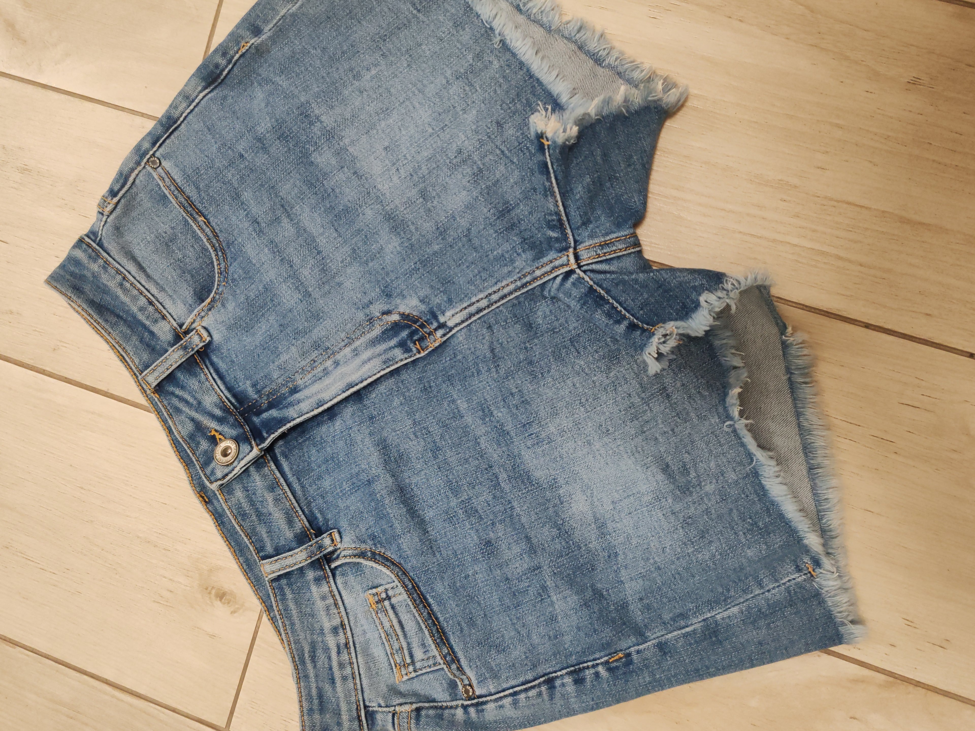 Short in jeans